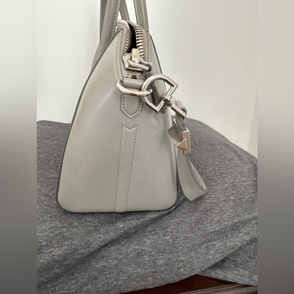 Authentic *** Givenchy Antigona Bag in Grey - Picture 7 of 9